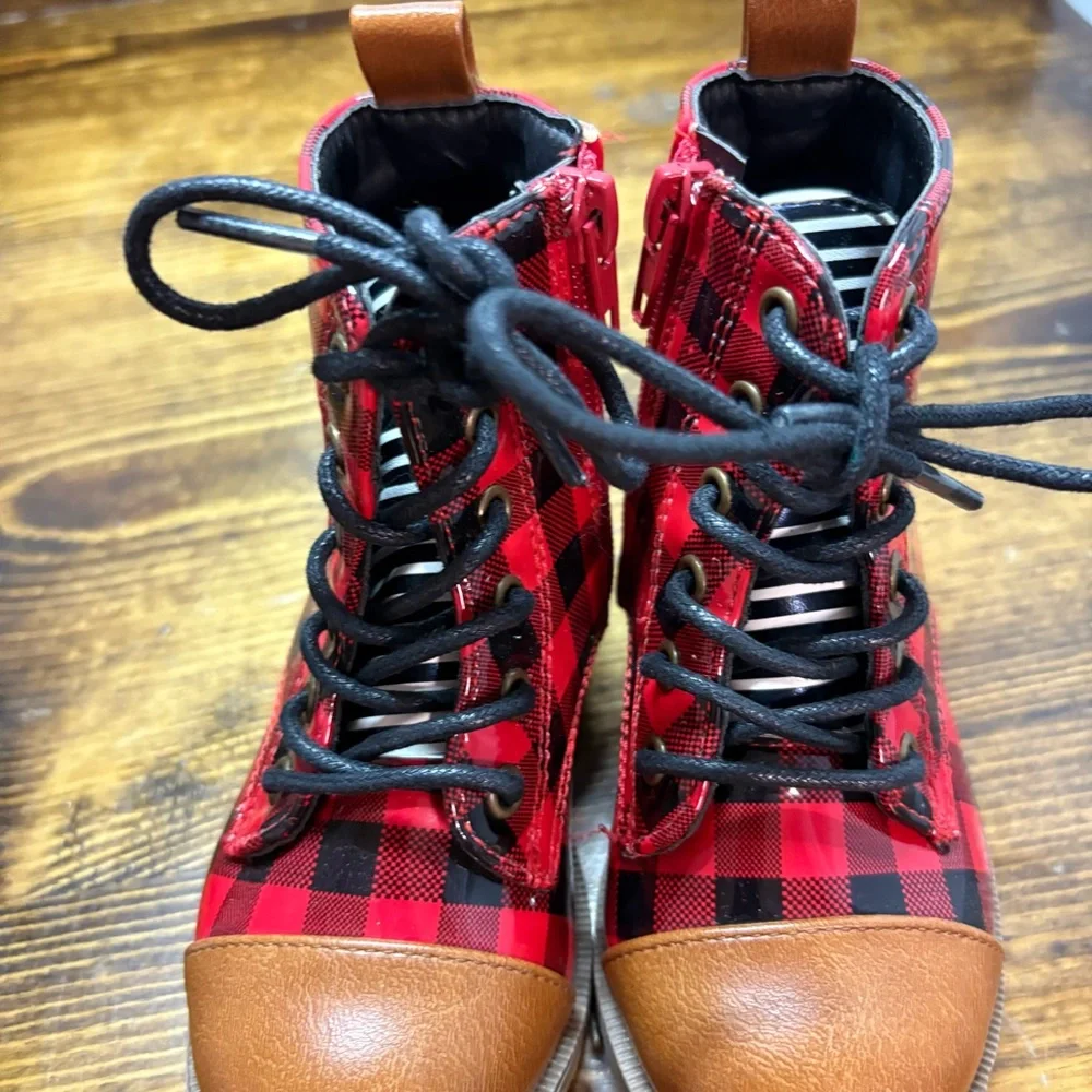 Piper Doodles Red And Black Plaid Combat Boots Size 7‎